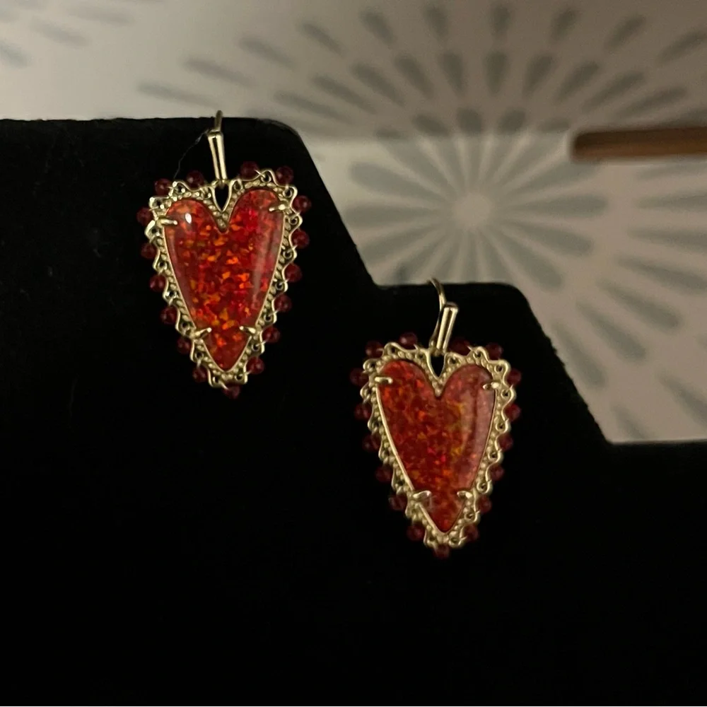 Kendra Scott Red Opal Ansley Beaded Heart Gold Earrings NWT $120 RETIRED! - Picture 3 of 5